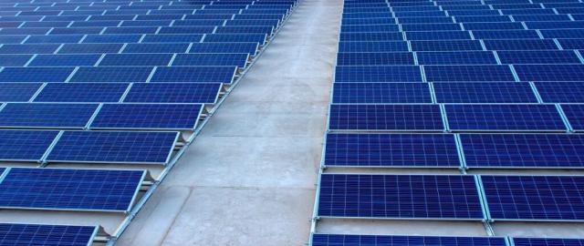Solceller og batterilagring – grønn elproduksjon i næringsbygg