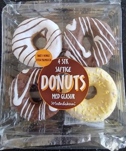 Forpakning med donuts i original plast emballasje.